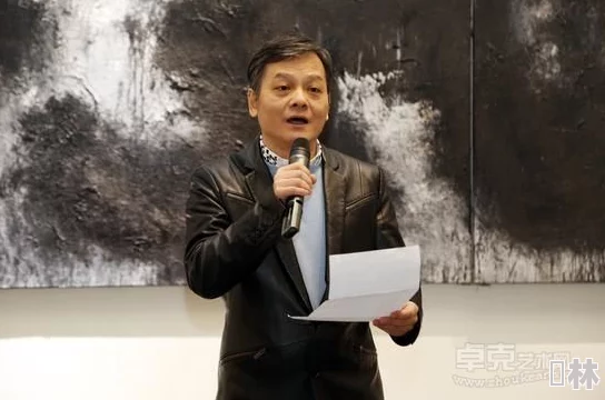 “张津瑜”：一位在艺术与文化领域中崭露头角的年轻才俊，展现出独特的创作风格和深厚的专业素养