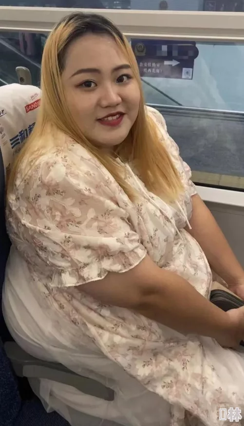 丰满老妇女好大bbbbb：近日，该事件引发广泛关注，网友们纷纷发表看法，讨论其背后的社会现象与文化影响