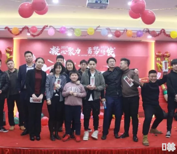 娇妻在卧室里被领导爽，原来是公司年会抽奖环节的意外惊喜